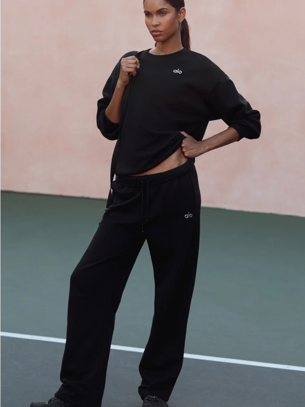ALO Yoga Accolade Straight Leg Sweatpant in Black - XL